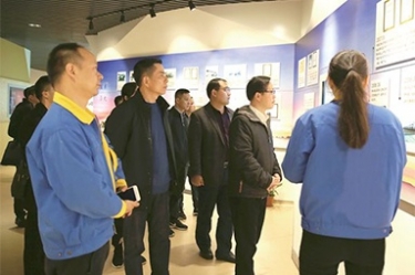贵州省黔东南州委常委、、、榕江县县委书记贺代宏一行到公司旅行学习考察