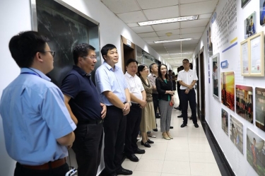 浙江省政协工会界别组来至尊国际纸业调研新时代工匠培育事情