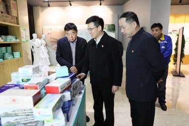 向导调研 | 平湖市委副书记、代市长周军波一行莅临至尊国际纸业调研交流