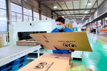 助力守“沪”，，同心抗“疫”|  平湖景包高质、、、保量赶制上海民生包管物资的配套纸箱