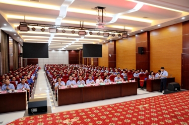 初心稳固 实干为先 | 至尊国际纸业盛大召开2022年半年度总结表扬大会