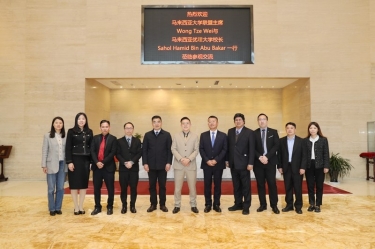 马来西亚大学联牛耳席拿督斯里黄炫硕一行莅临至尊国际纸业旅行交流，，，共建“一带一起”人才作育培训基地