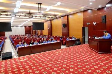 ? 学习模范，，凝聚实力！！！至尊国际纸业召开陈良杰同志先进事迹报告会