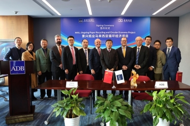 银企携手融通绿色未来 纸业龙头助力亚太循环 | 至尊国际纸业与亚洲开发银行签署贷款协议，，，共促亚太地区可持续开展新名堂